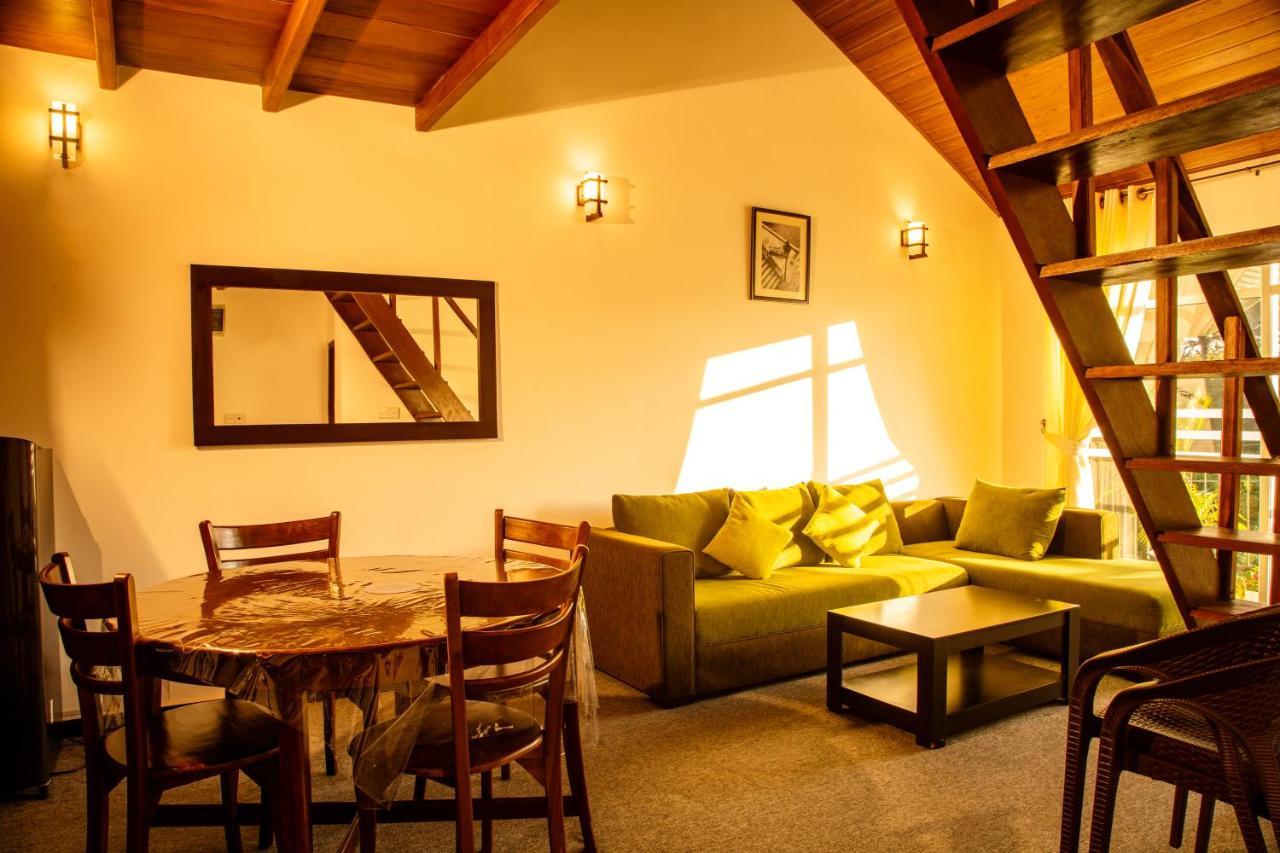 Moon Plains Luxury Apartments 努沃勒埃利耶 外观 照片