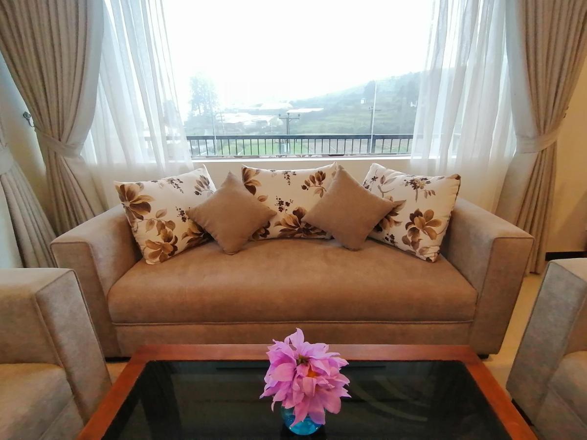Moon Plains Luxury Apartments 努沃勒埃利耶 外观 照片
